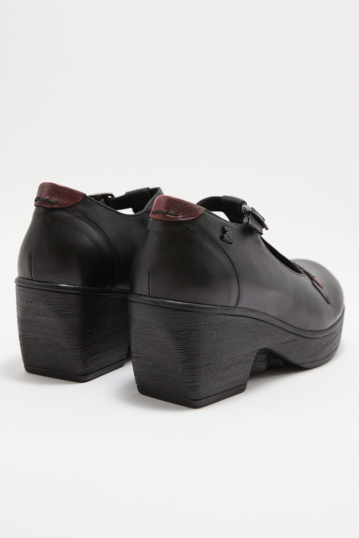Kadın Apartman Topuk Deri Ayakkabı Siyah 1912511Y