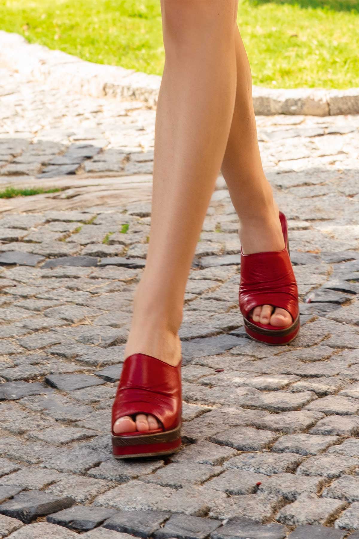Kadın Dolgu Topuk Deri Terlik Kırmızı 2015702Y - Thumbnail